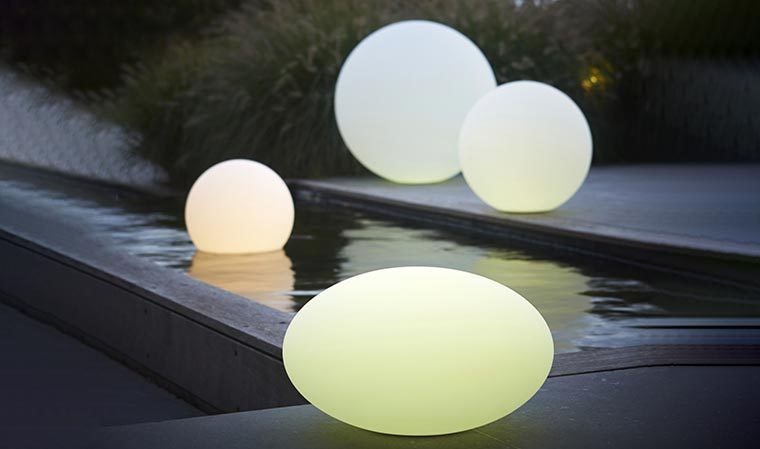 LIU-7374285570767-Lumière de boule rotative colorée Boule lumineuse LED  colorée en métal 6W avec prise universelle pour cérémonie de
