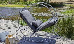 Fauteuil suspendu jardin design noir coussin gris rembourré - Baya