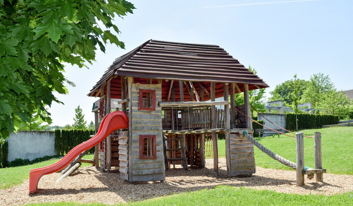 Installer une aire de jeux pour enfants dans son jardin en toute sécurité